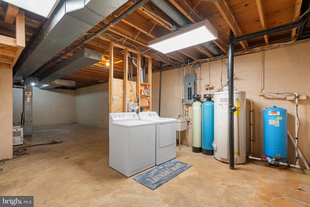 5142 FAIRVIEW LN, BROAD RUN, Virginia, 6 Bedrooms Bedrooms, ,3 BathroomsBathrooms,Residential,5142 FAIRVIEW LN,VAFQ2020420 MLS # VAFQ2020420