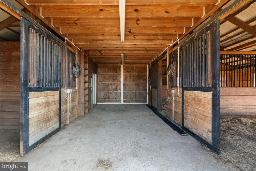 5142 FAIRVIEW LN, BROAD RUN, Virginia, 6 Bedrooms Bedrooms, ,3 BathroomsBathrooms,Residential,5142 FAIRVIEW LN,VAFQ2020420 MLS # VAFQ2020420