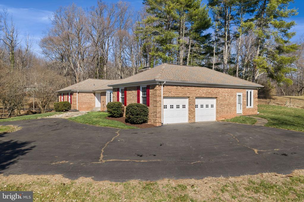 5142 FAIRVIEW LN, BROAD RUN, Virginia, 6 Bedrooms Bedrooms, ,3 BathroomsBathrooms,Residential,5142 FAIRVIEW LN,VAFQ2020420 MLS # VAFQ2020420