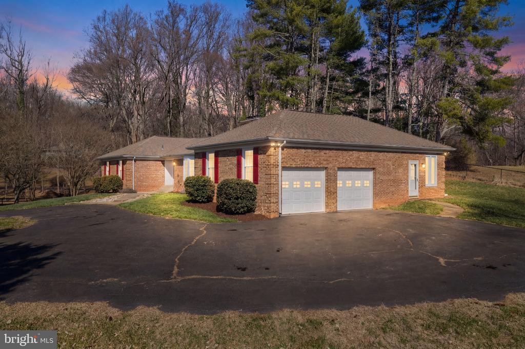 5142 FAIRVIEW LN, BROAD RUN, Virginia, 6 Bedrooms Bedrooms, ,3 BathroomsBathrooms,Residential,5142 FAIRVIEW LN,VAFQ2020420 MLS # VAFQ2020420