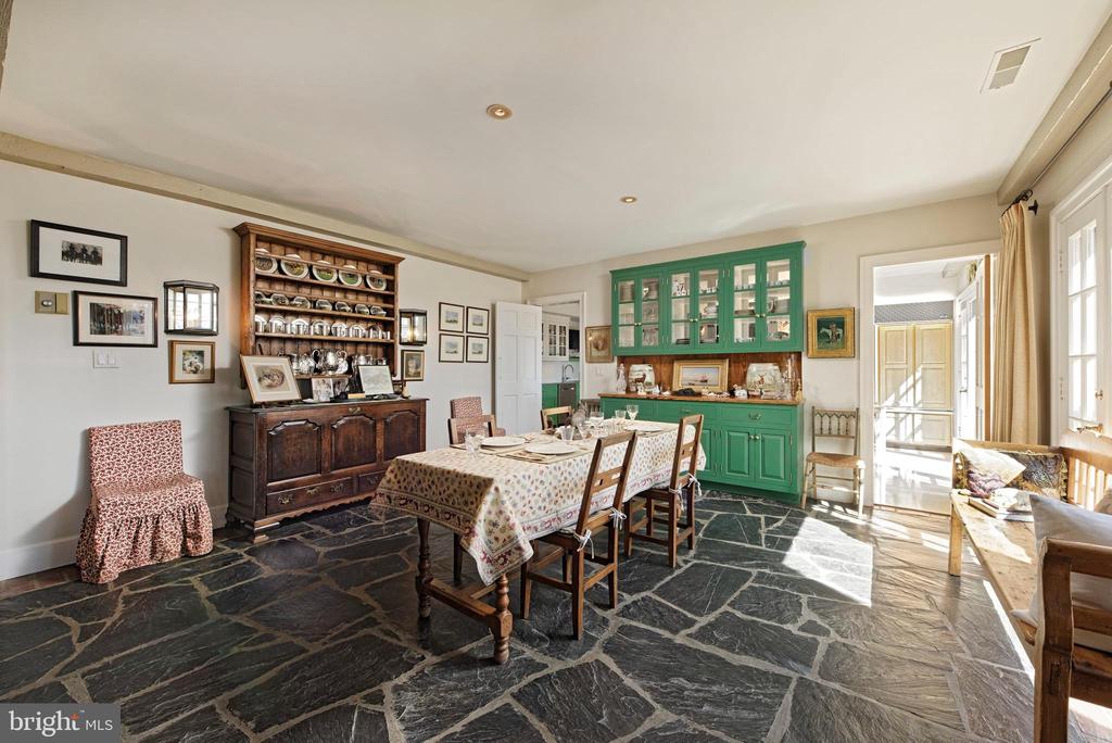 4392 CARRINGTON RD, MARKHAM, Virginia, 4 Bedrooms Bedrooms, ,4 BathroomsBathrooms,Residential,4392 CARRINGTON RD,VAFQ2020754 MLS # VAFQ2020754