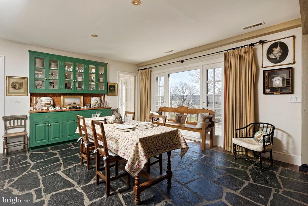 4392 CARRINGTON RD, MARKHAM, Virginia, 4 Bedrooms Bedrooms, ,4 BathroomsBathrooms,Residential,4392 CARRINGTON RD,VAFQ2020754 MLS # VAFQ2020754