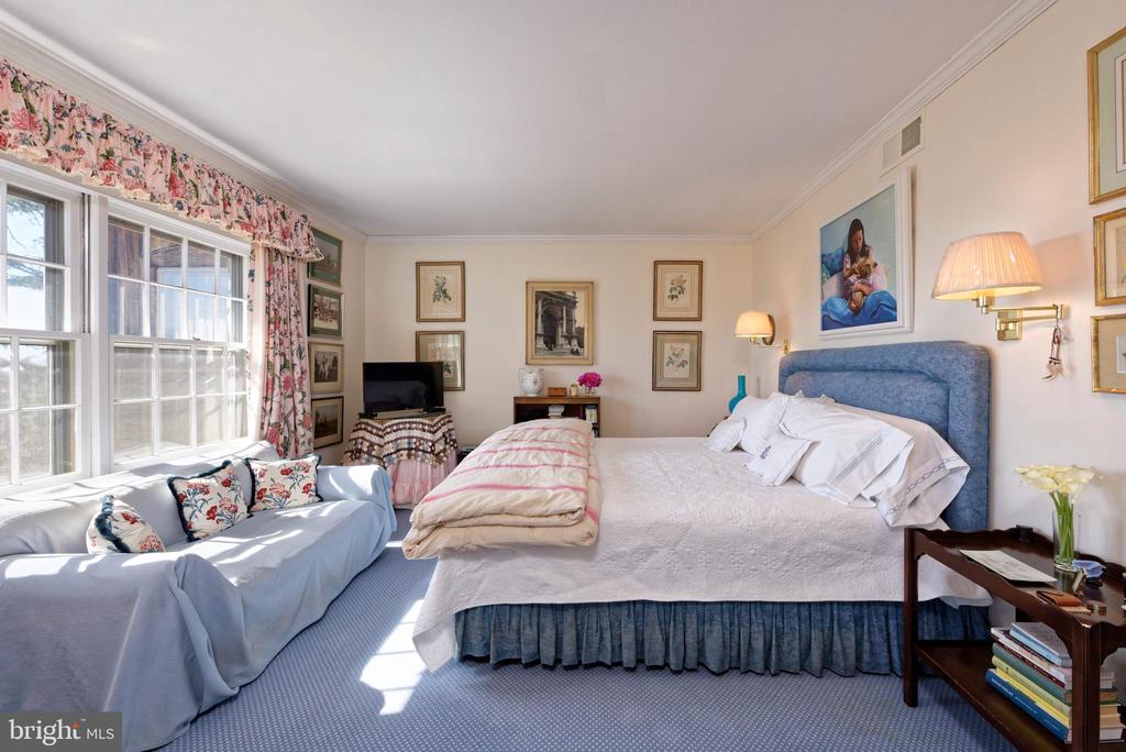 4392 CARRINGTON RD, MARKHAM, Virginia, 4 Bedrooms Bedrooms, ,4 BathroomsBathrooms,Residential,4392 CARRINGTON RD,VAFQ2020754 MLS # VAFQ2020754