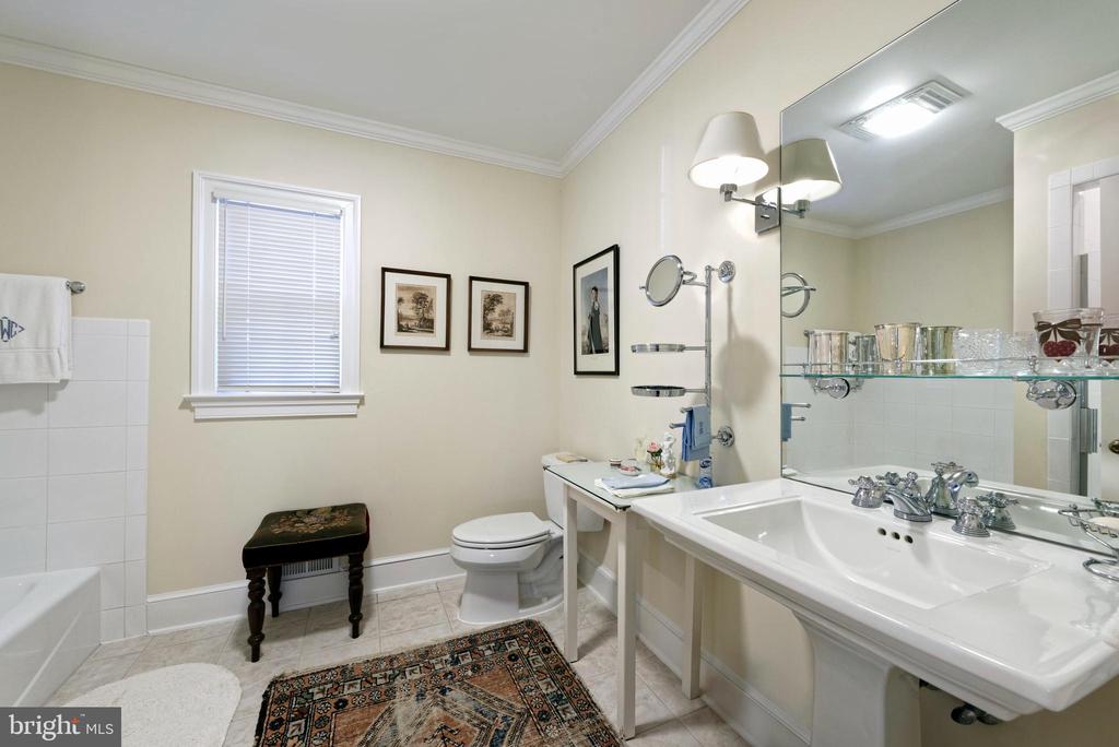 4392 CARRINGTON RD, MARKHAM, Virginia, 4 Bedrooms Bedrooms, ,4 BathroomsBathrooms,Residential,4392 CARRINGTON RD,VAFQ2020754 MLS # VAFQ2020754