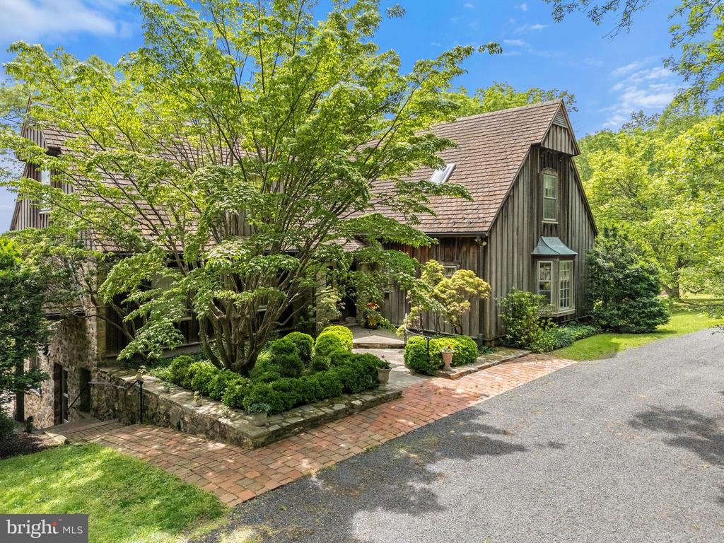 4392 CARRINGTON RD, MARKHAM, Virginia, 4 Bedrooms Bedrooms, ,4 BathroomsBathrooms,Residential,4392 CARRINGTON RD,VAFQ2020754 MLS # VAFQ2020754