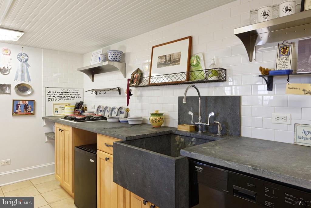 4392 CARRINGTON RD, MARKHAM, Virginia, 4 Bedrooms Bedrooms, ,4 BathroomsBathrooms,Residential,4392 CARRINGTON RD,VAFQ2020754 MLS # VAFQ2020754