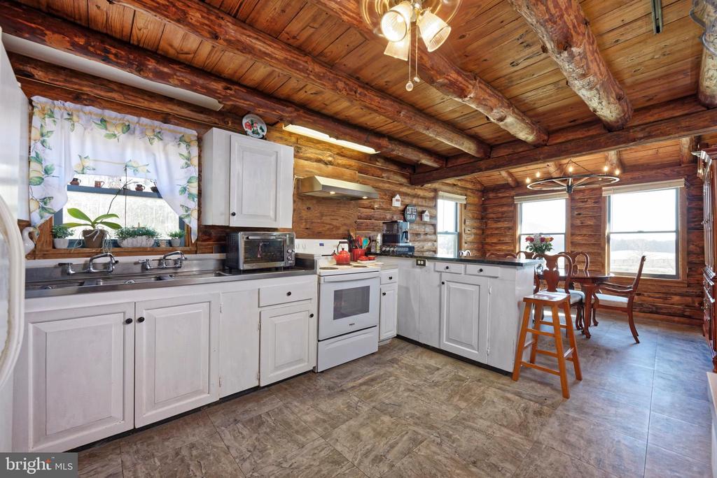 4392 CARRINGTON RD, MARKHAM, Virginia, 4 Bedrooms Bedrooms, ,4 BathroomsBathrooms,Residential,4392 CARRINGTON RD,VAFQ2020754 MLS # VAFQ2020754