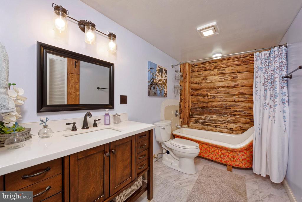 4392 CARRINGTON RD, MARKHAM, Virginia, 4 Bedrooms Bedrooms, ,4 BathroomsBathrooms,Residential,4392 CARRINGTON RD,VAFQ2020754 MLS # VAFQ2020754