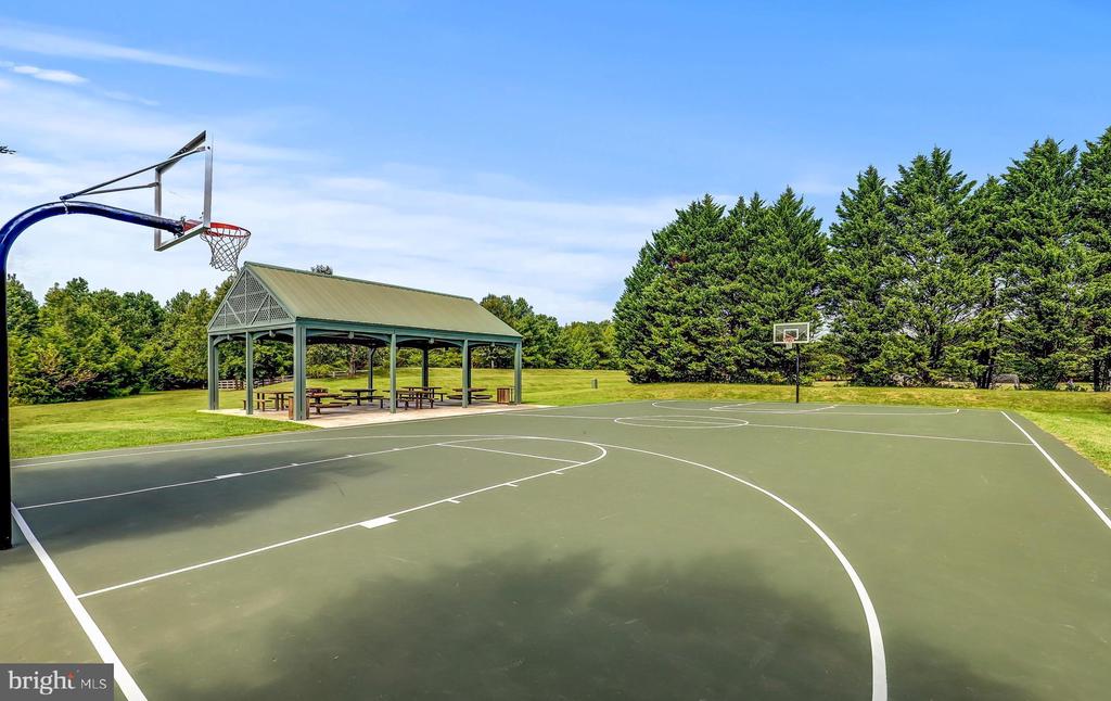 11208 KNOLLS END, SPOTSYLVANIA, Virginia 22551, 6 Bedrooms Bedrooms, ,5 BathroomsBathrooms,Residential,11208 KNOLLS END,VASP2039734 MLS # VASP2039734