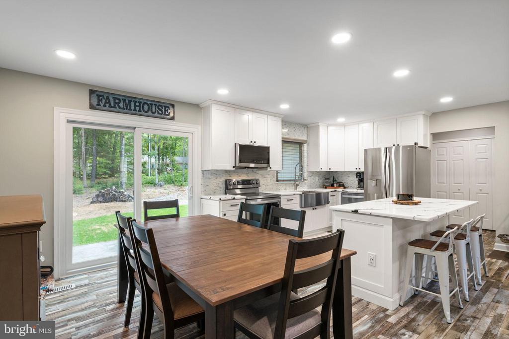 1235 LAKEVIEW PKWY, LOCUST GROVE, Virginia 22508, 3 Bedrooms Bedrooms, ,2 BathroomsBathrooms,Residential,1235 LAKEVIEW PKWY,VAOR2013540 MLS # VAOR2013540