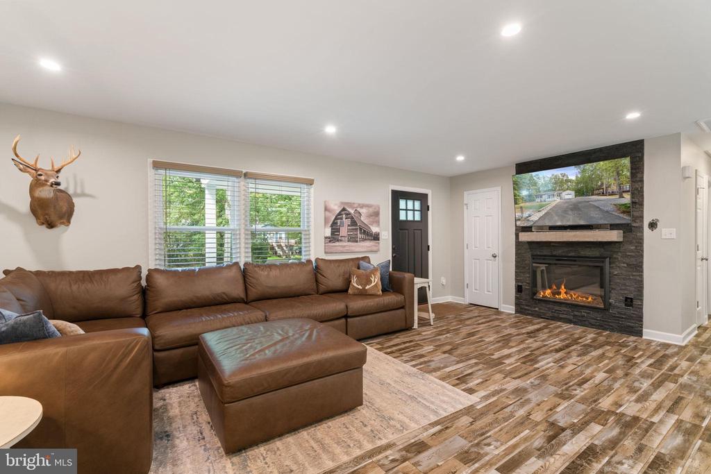 1235 LAKEVIEW PKWY, LOCUST GROVE, Virginia 22508, 3 Bedrooms Bedrooms, ,2 BathroomsBathrooms,Residential,1235 LAKEVIEW PKWY,VAOR2013540 MLS # VAOR2013540