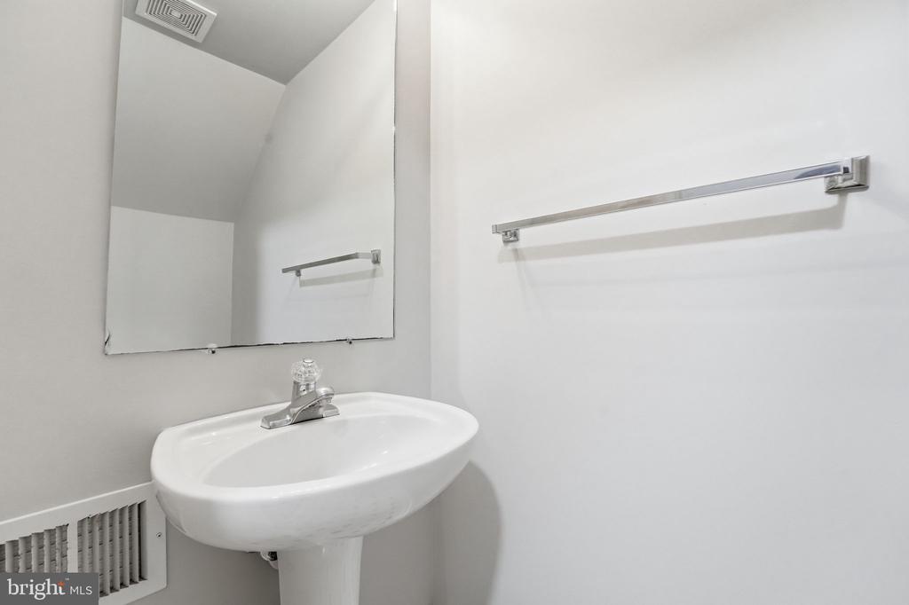 531 HIGHLAND TOWNE LN, WARRENTON, Virginia 20186, 2 Bedrooms Bedrooms, ,2 BathroomsBathrooms,Residential,531 HIGHLAND TOWNE LN,VAFQ2020860 MLS # VAFQ2020860