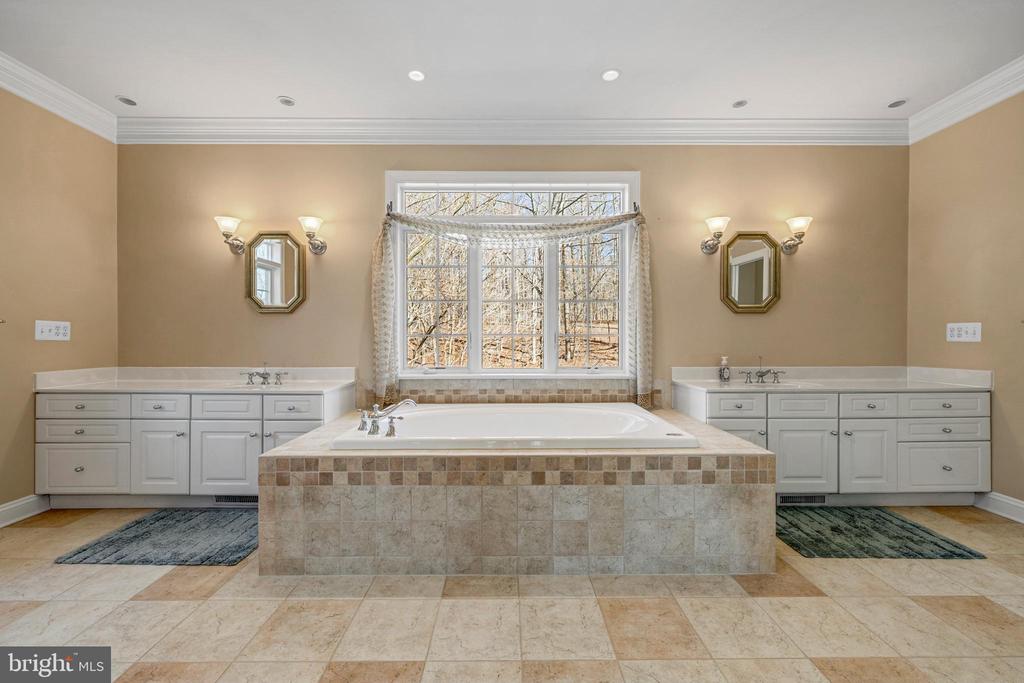 8986 WOODWARD RD, MARSHALL, Virginia, 5 Bedrooms Bedrooms, ,4 BathroomsBathrooms,Residential,8986 WOODWARD RD,VAFQ2020846 MLS # VAFQ2020846