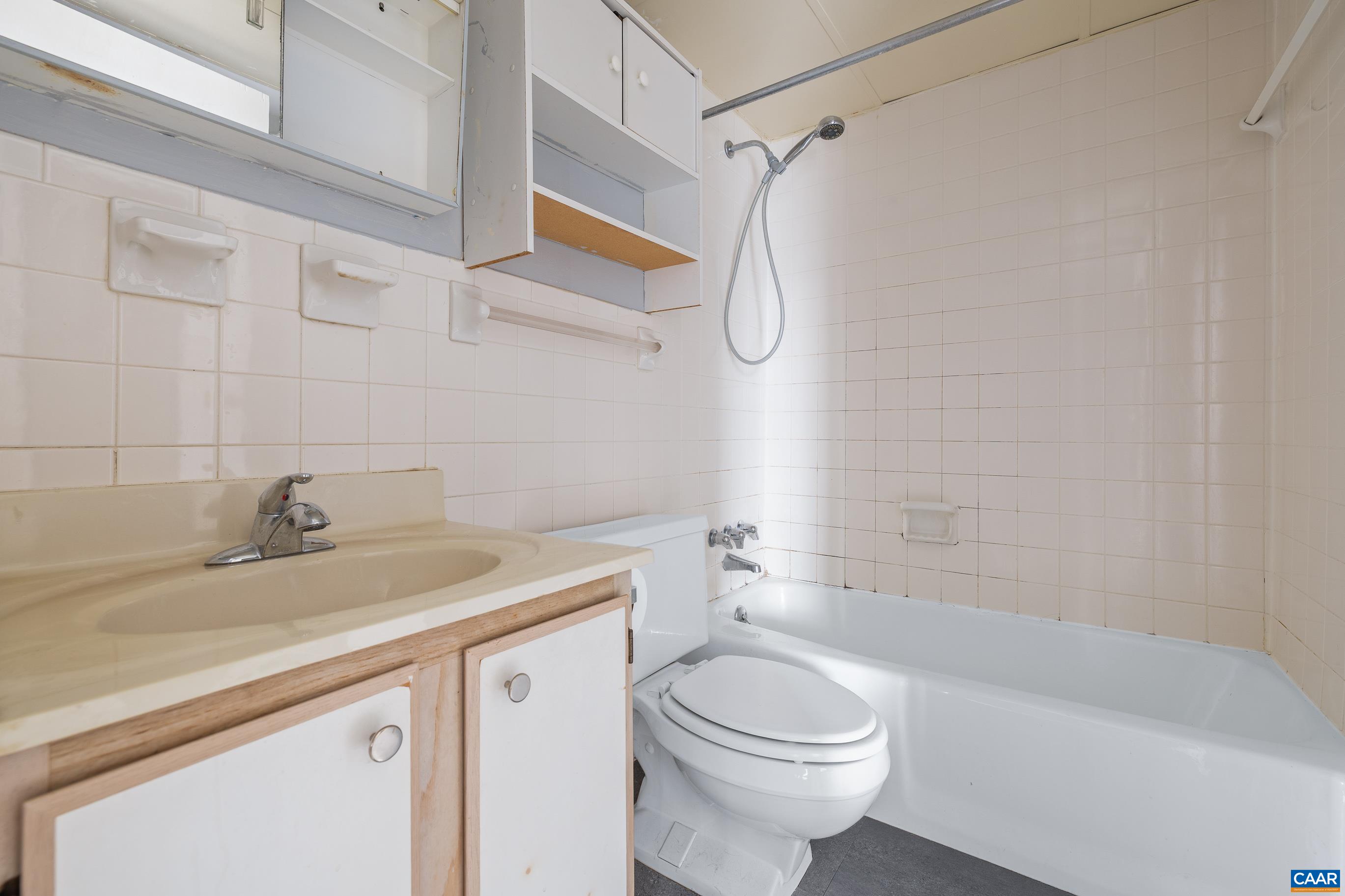 1800 JEFFERSON PARK AVE, CHARLOTTESVILLE, Virginia 22903, 1 Bedroom Bedrooms, ,1 BathroomBathrooms,Residential,1800 JEFFERSON PARK AVE,674200 MLS # 674200