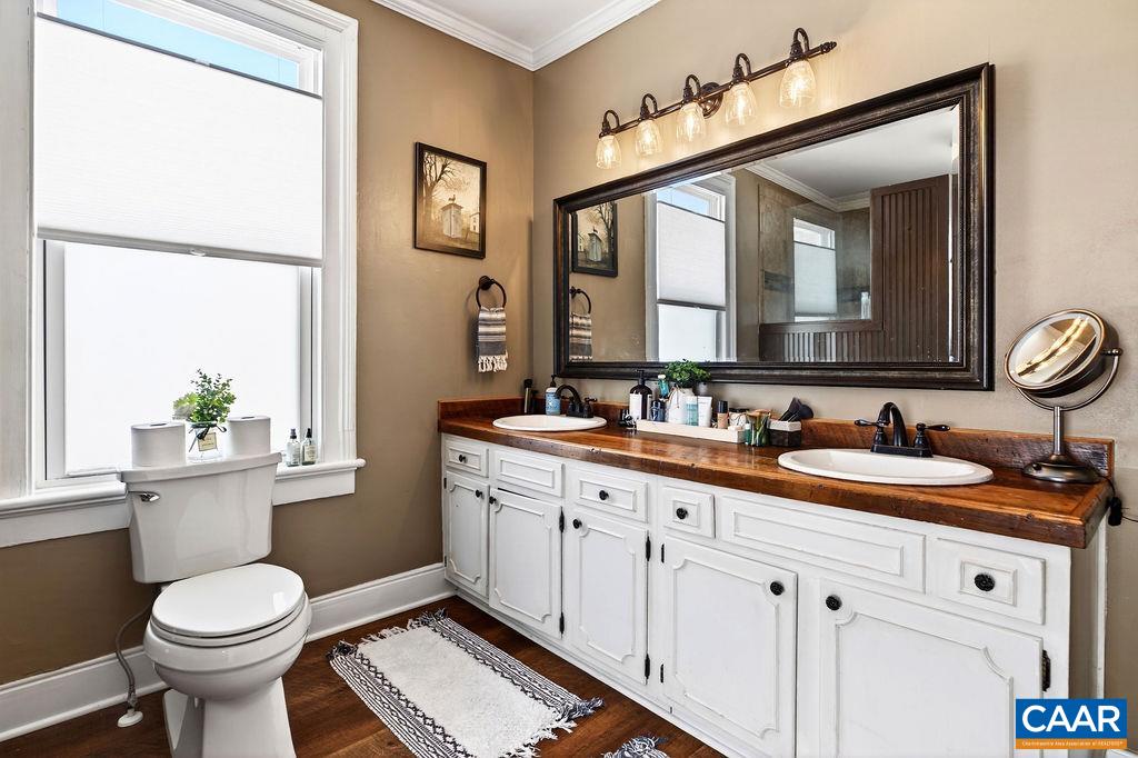 142 MT IDA LN, STAUNTON, Virginia 24401, 5 Bedrooms Bedrooms, ,3 BathroomsBathrooms,Residential,142 MT IDA LN,674243 MLS # 674243