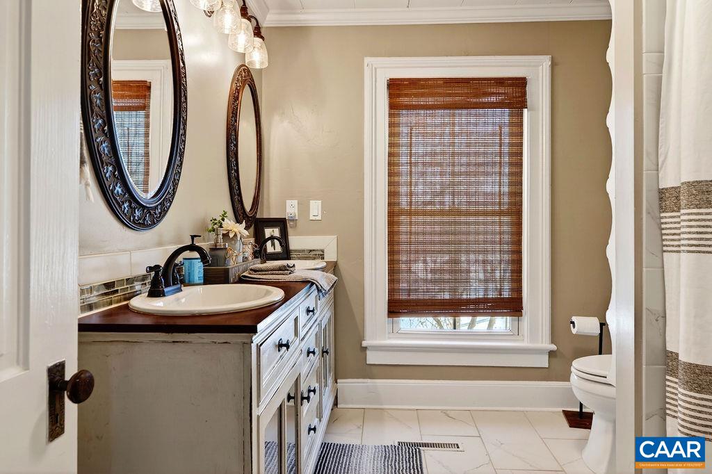 142 MT IDA LN, STAUNTON, Virginia 24401, 5 Bedrooms Bedrooms, ,3 BathroomsBathrooms,Residential,142 MT IDA LN,674243 MLS # 674243