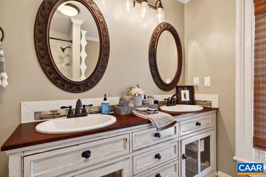 142 MT IDA LN, STAUNTON, Virginia 24401, 5 Bedrooms Bedrooms, ,3 BathroomsBathrooms,Residential,142 MT IDA LN,674243 MLS # 674243