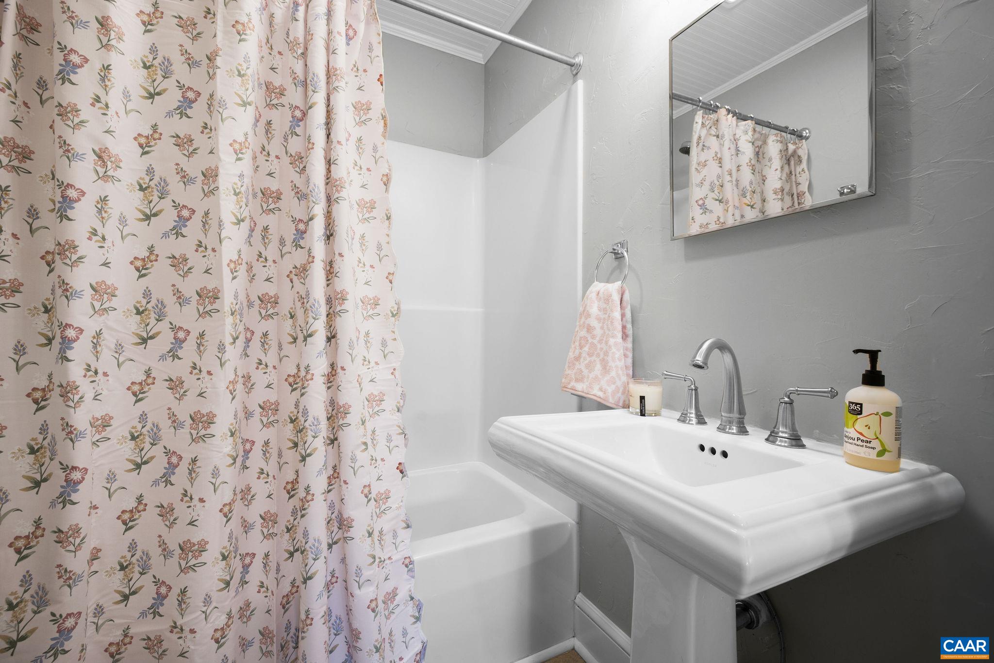 526 CAROLINE AVE, CHARLOTTESVILLE, Virginia 22902, 2 Bedrooms Bedrooms, ,1 BathroomBathrooms,Residential,526 CAROLINE AVE,674304 MLS # 674304