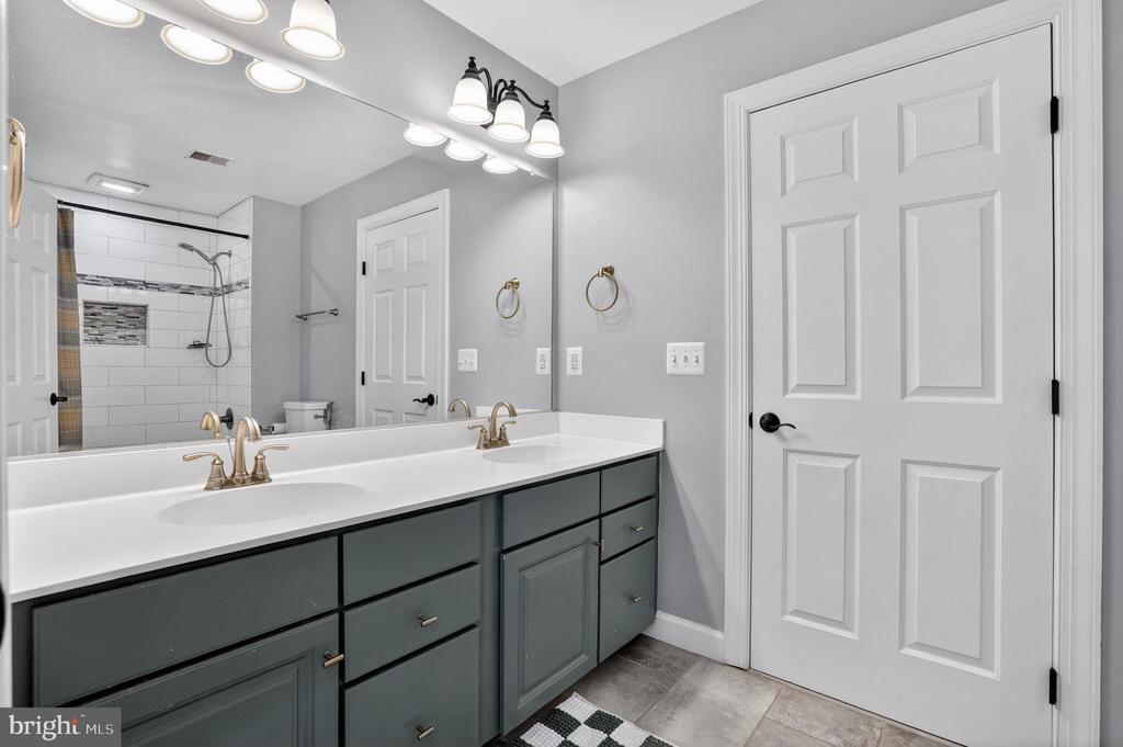 6827 TANGLEWOOD DR, WARRENTON, Virginia, 5 Bedrooms Bedrooms, ,4 BathroomsBathrooms,Residential,6827 TANGLEWOOD DR,VAFQ2020566 MLS # VAFQ2020566