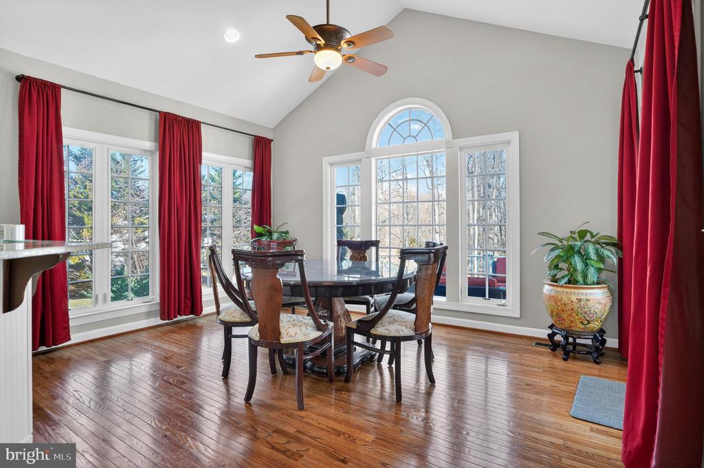 6827 TANGLEWOOD DR, WARRENTON, Virginia, 5 Bedrooms Bedrooms, ,4 BathroomsBathrooms,Residential,6827 TANGLEWOOD DR,VAFQ2020566 MLS # VAFQ2020566