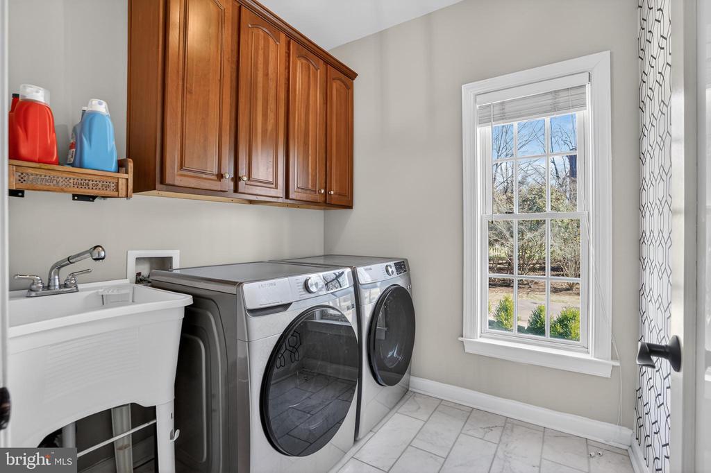 6827 TANGLEWOOD DR, WARRENTON, Virginia, 5 Bedrooms Bedrooms, ,4 BathroomsBathrooms,Residential,6827 TANGLEWOOD DR,VAFQ2020566 MLS # VAFQ2020566