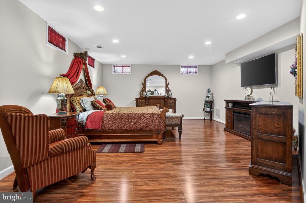 6827 TANGLEWOOD DR, WARRENTON, Virginia, 5 Bedrooms Bedrooms, ,4 BathroomsBathrooms,Residential,6827 TANGLEWOOD DR,VAFQ2020566 MLS # VAFQ2020566