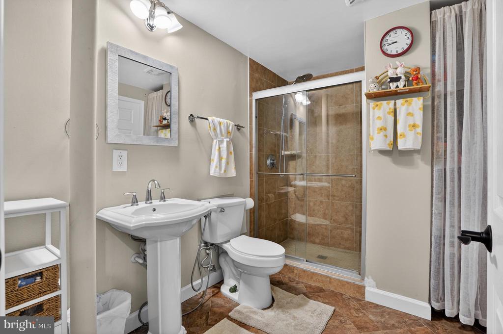 6827 TANGLEWOOD DR, WARRENTON, Virginia, 5 Bedrooms Bedrooms, ,4 BathroomsBathrooms,Residential,6827 TANGLEWOOD DR,VAFQ2020566 MLS # VAFQ2020566