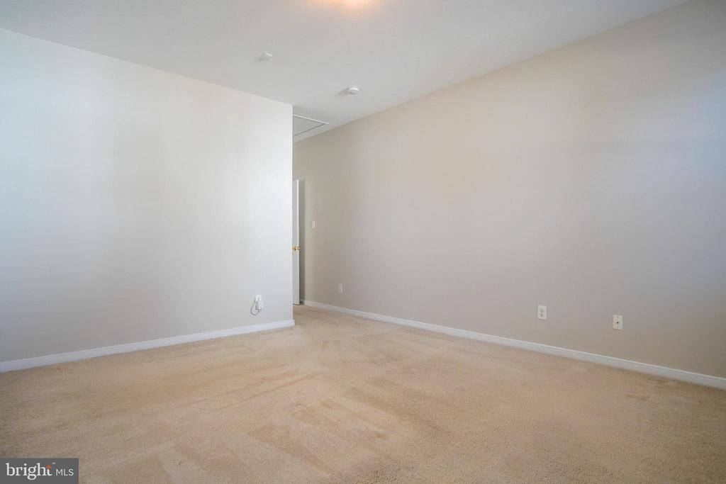 6507 HOLLY RIDGE, FREDERICKSBURG, Virginia 22407, 2 Bedrooms Bedrooms, ,2 BathroomsBathrooms,Residential,6507 HOLLY RIDGE,VASP2039978 MLS # VASP2039978