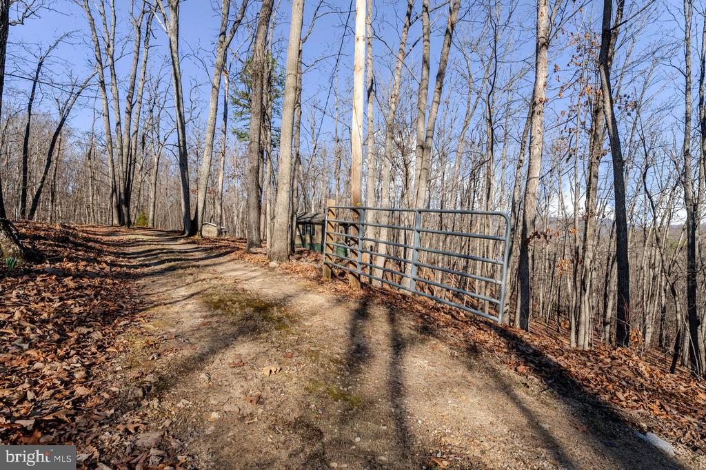 345 WILDWOOD LN, SHENANDOAH, Virginia 22849, 2 Bedrooms Bedrooms, ,1 BathroomBathrooms,Residential,345 WILDWOOD LN,VAPA2006140 MLS # VAPA2006140