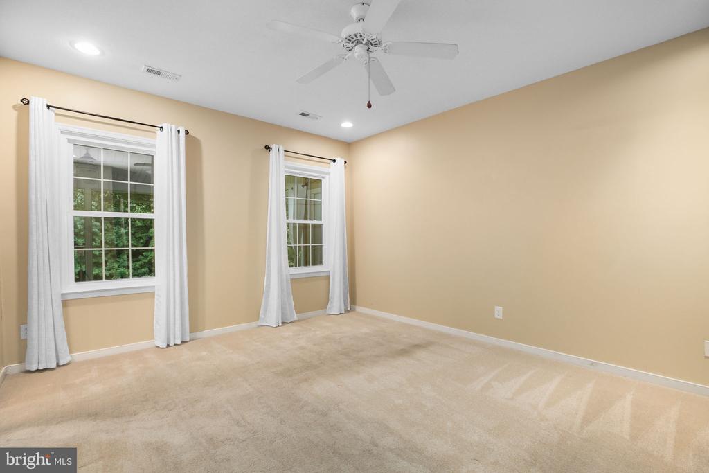 11921 LEGACY WOODS DR, FREDERICKSBURG, Virginia 22407, 3 Bedrooms Bedrooms, ,2 BathroomsBathrooms,Residential,11921 LEGACY WOODS DR,VASP2040018 MLS # VASP2040018