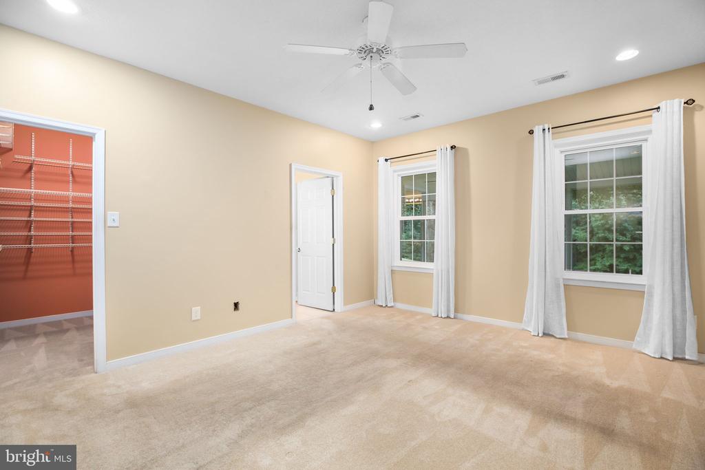 11921 LEGACY WOODS DR, FREDERICKSBURG, Virginia 22407, 3 Bedrooms Bedrooms, ,2 BathroomsBathrooms,Residential,11921 LEGACY WOODS DR,VASP2040018 MLS # VASP2040018