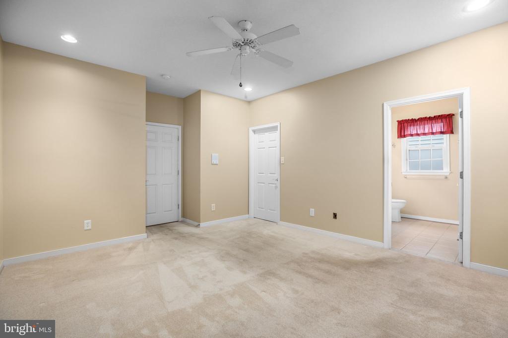 11921 LEGACY WOODS DR, FREDERICKSBURG, Virginia 22407, 3 Bedrooms Bedrooms, ,2 BathroomsBathrooms,Residential,11921 LEGACY WOODS DR,VASP2040018 MLS # VASP2040018