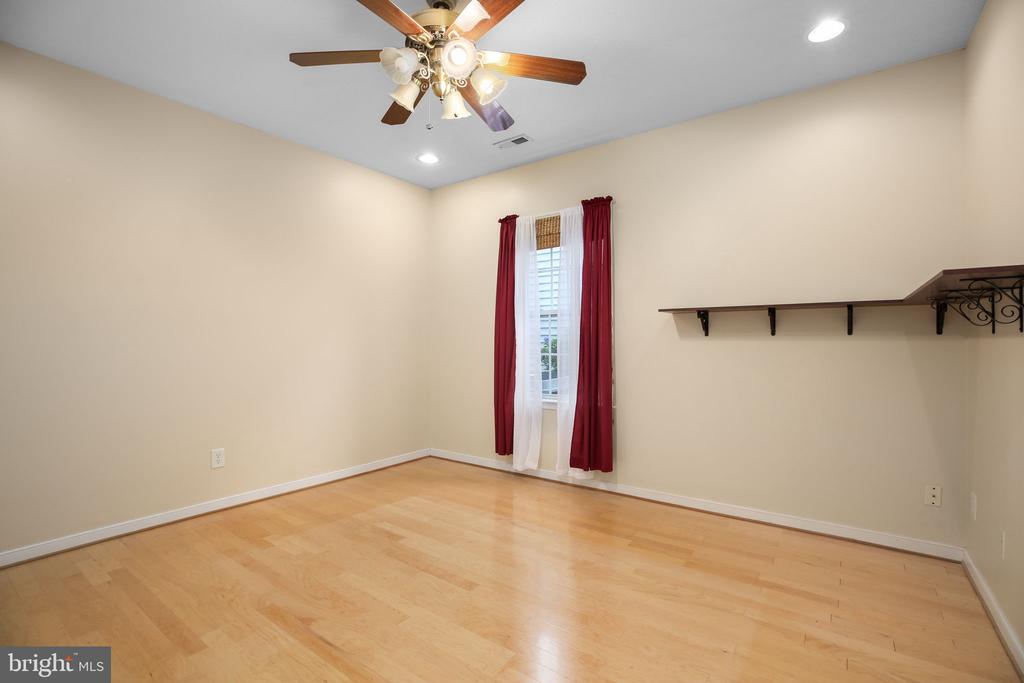 11921 LEGACY WOODS DR, FREDERICKSBURG, Virginia 22407, 3 Bedrooms Bedrooms, ,2 BathroomsBathrooms,Residential,11921 LEGACY WOODS DR,VASP2040018 MLS # VASP2040018