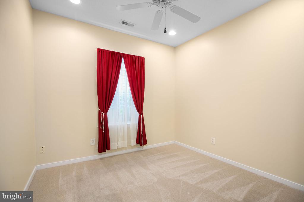 11921 LEGACY WOODS DR, FREDERICKSBURG, Virginia 22407, 3 Bedrooms Bedrooms, ,2 BathroomsBathrooms,Residential,11921 LEGACY WOODS DR,VASP2040018 MLS # VASP2040018