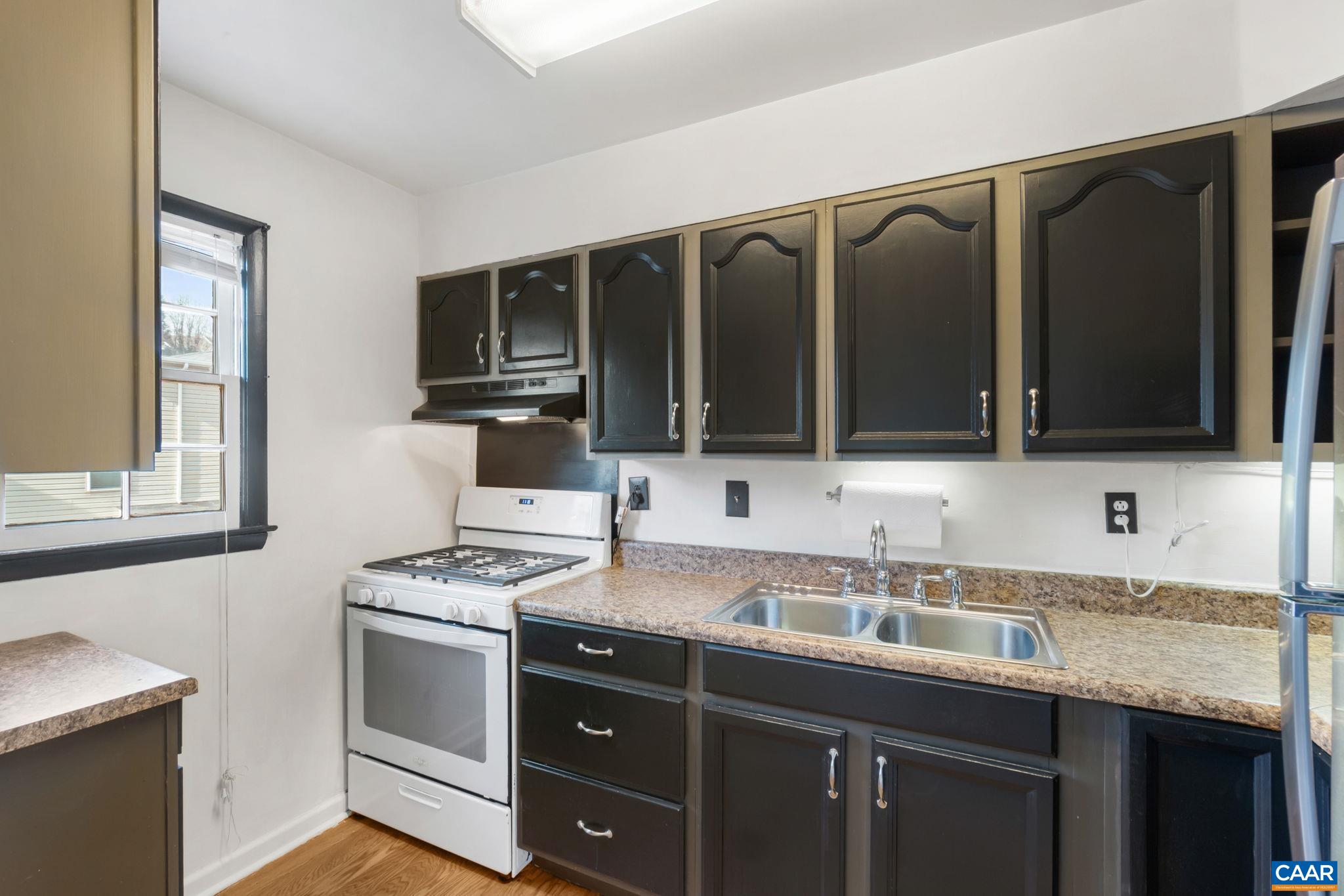 2527 HYDRAULIC RD, CHARLOTTESVILLE, Virginia 22901, 2 Bedrooms Bedrooms, ,1 BathroomBathrooms,Residential,2527 HYDRAULIC RD,673016 MLS # 673016