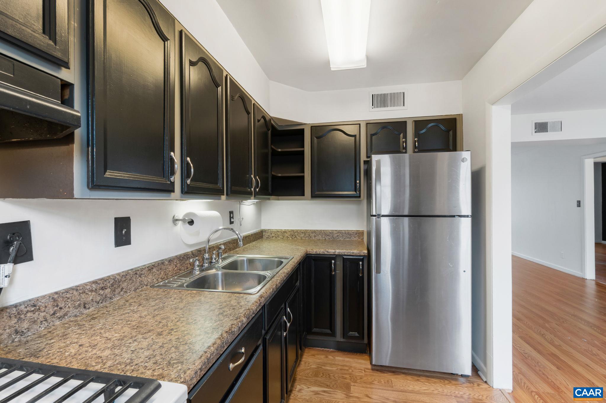 2527 HYDRAULIC RD, CHARLOTTESVILLE, Virginia 22901, 2 Bedrooms Bedrooms, ,1 BathroomBathrooms,Residential,2527 HYDRAULIC RD,673016 MLS # 673016