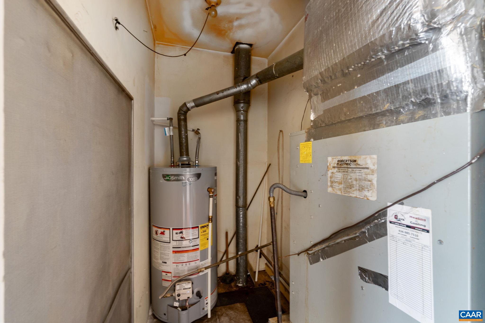 2527 HYDRAULIC RD, CHARLOTTESVILLE, Virginia 22901, 2 Bedrooms Bedrooms, ,1 BathroomBathrooms,Residential,2527 HYDRAULIC RD,673016 MLS # 673016