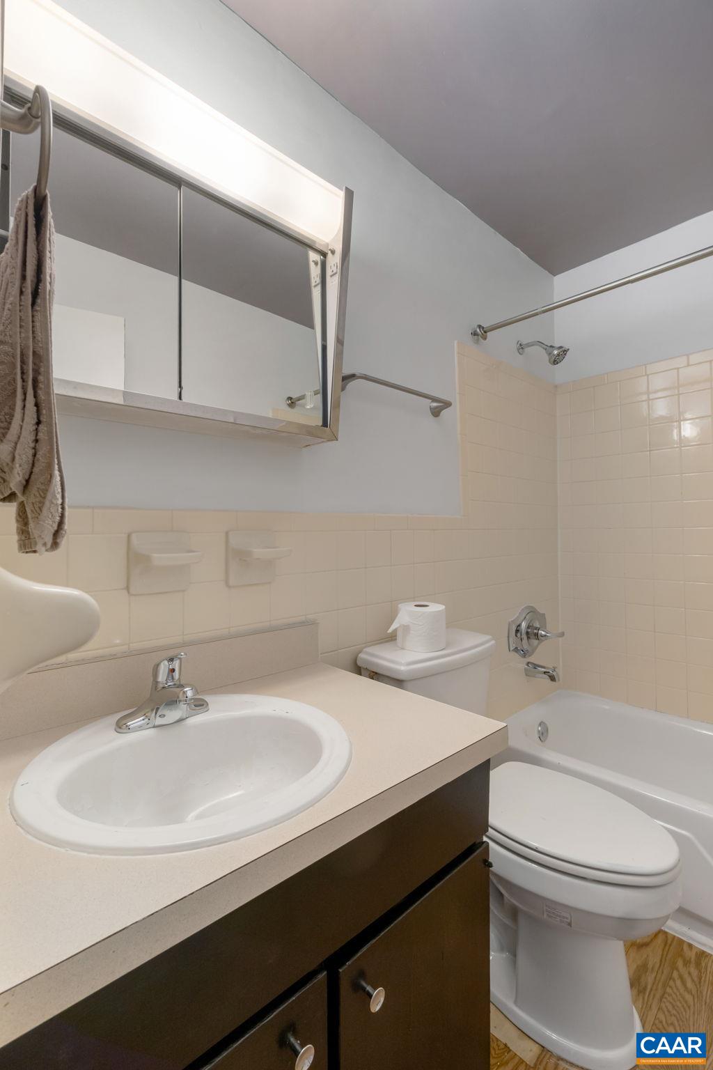 2527 HYDRAULIC RD, CHARLOTTESVILLE, Virginia 22901, 2 Bedrooms Bedrooms, ,1 BathroomBathrooms,Residential,2527 HYDRAULIC RD,673016 MLS # 673016