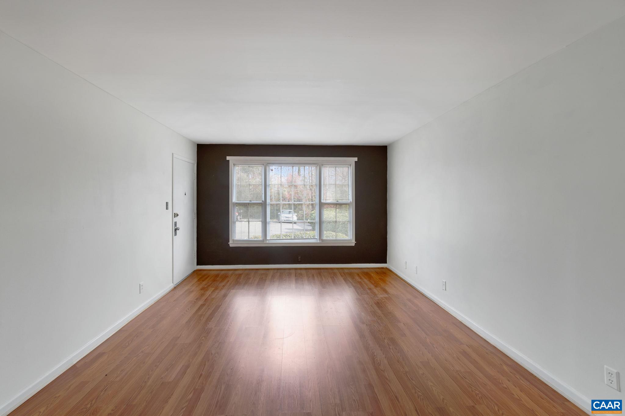 2527 HYDRAULIC RD, CHARLOTTESVILLE, Virginia 22901, 2 Bedrooms Bedrooms, ,1 BathroomBathrooms,Residential,2527 HYDRAULIC RD,673016 MLS # 673016