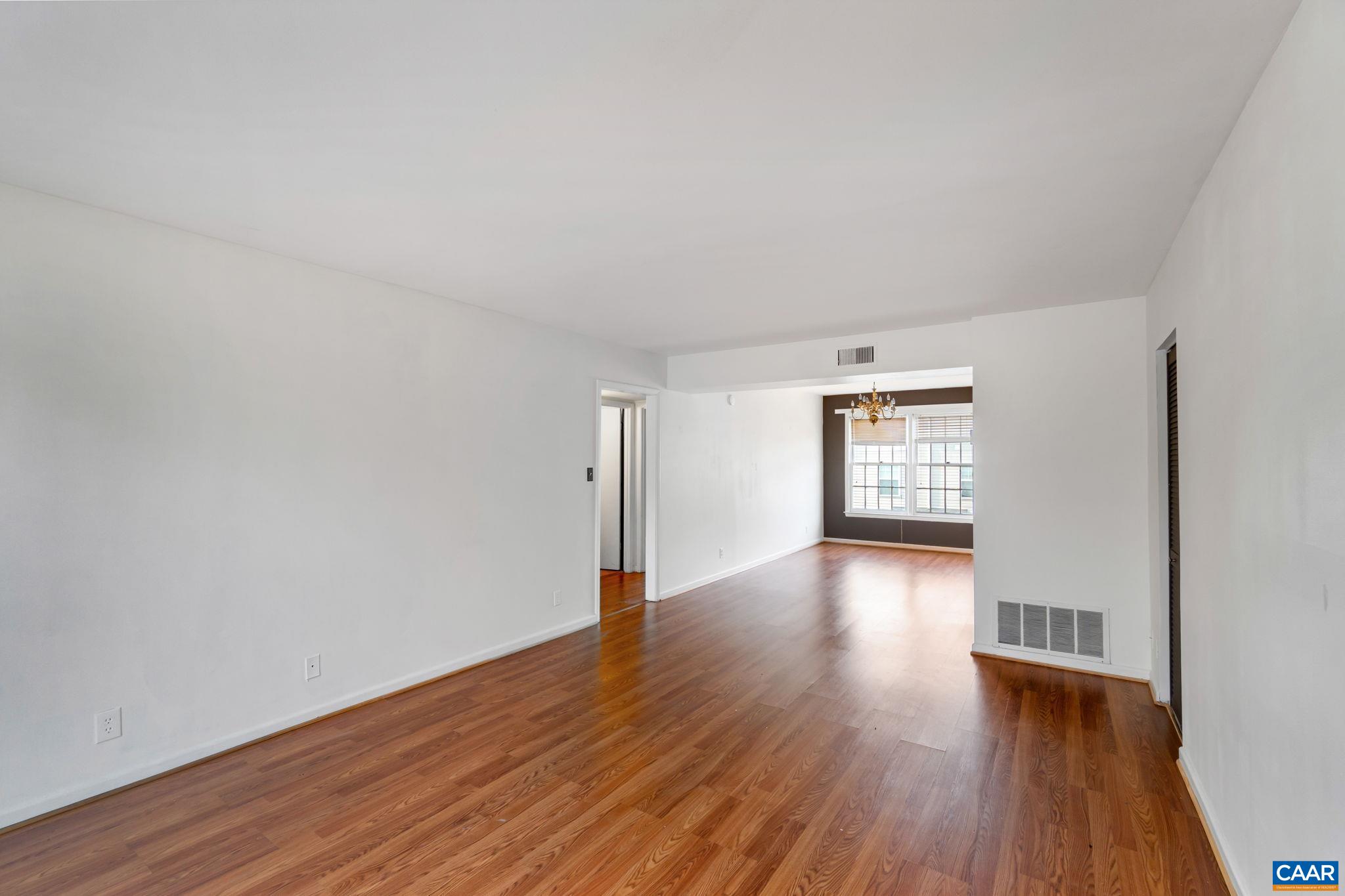 2527 HYDRAULIC RD, CHARLOTTESVILLE, Virginia 22901, 2 Bedrooms Bedrooms, ,1 BathroomBathrooms,Residential,2527 HYDRAULIC RD,673016 MLS # 673016