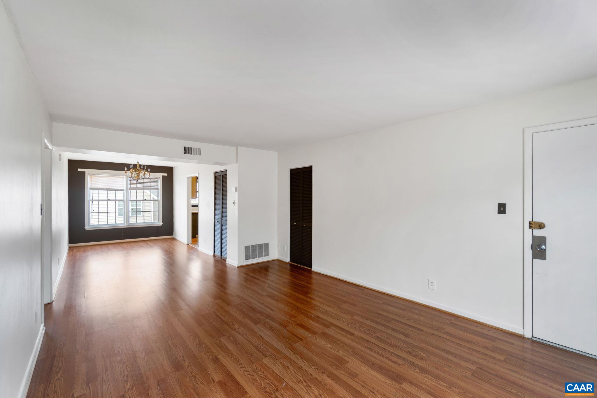 2527 HYDRAULIC RD, CHARLOTTESVILLE, Virginia 22901, 2 Bedrooms Bedrooms, ,1 BathroomBathrooms,Residential,2527 HYDRAULIC RD,673016 MLS # 673016