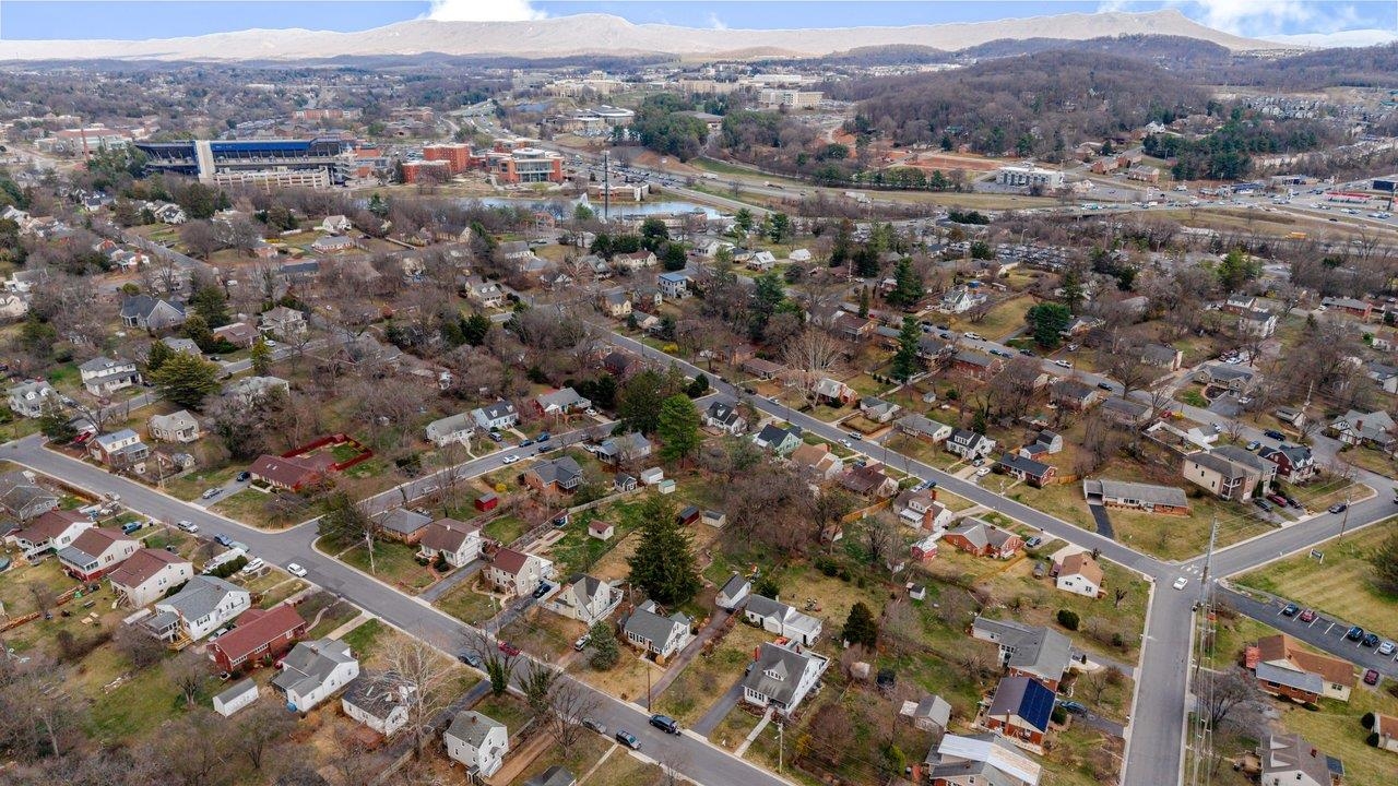 1466 BLUESTONE ST, HARRISONBURG, Virginia 22801, 3 Bedrooms Bedrooms, ,2 BathroomsBathrooms,Residential,1466 BLUESTONE ST,674259 MLS # 674259