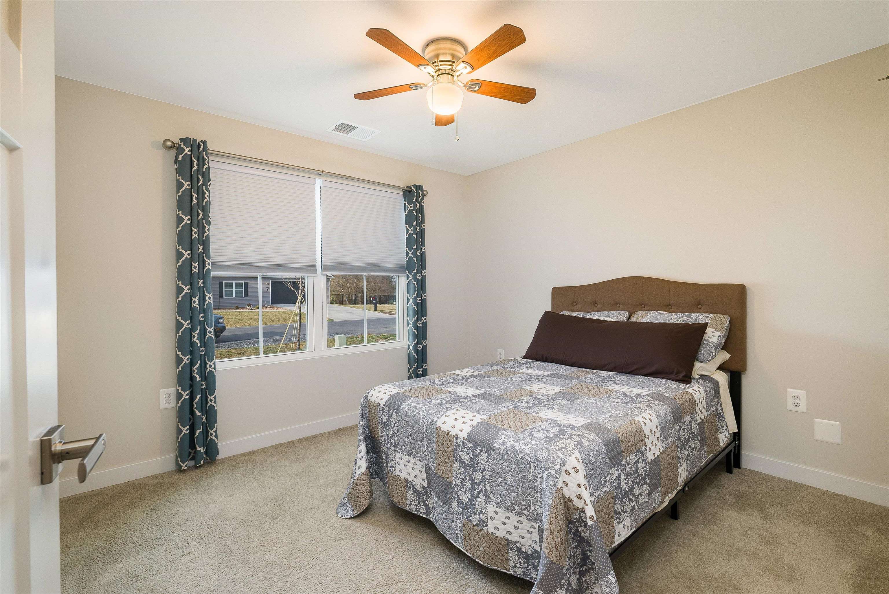 6 SOUTH PEAK DR, MCGAHEYSVILLE, Virginia 22840, 3 Bedrooms Bedrooms, ,2 BathroomsBathrooms,Residential,6 SOUTH PEAK DR,674346 MLS # 674346