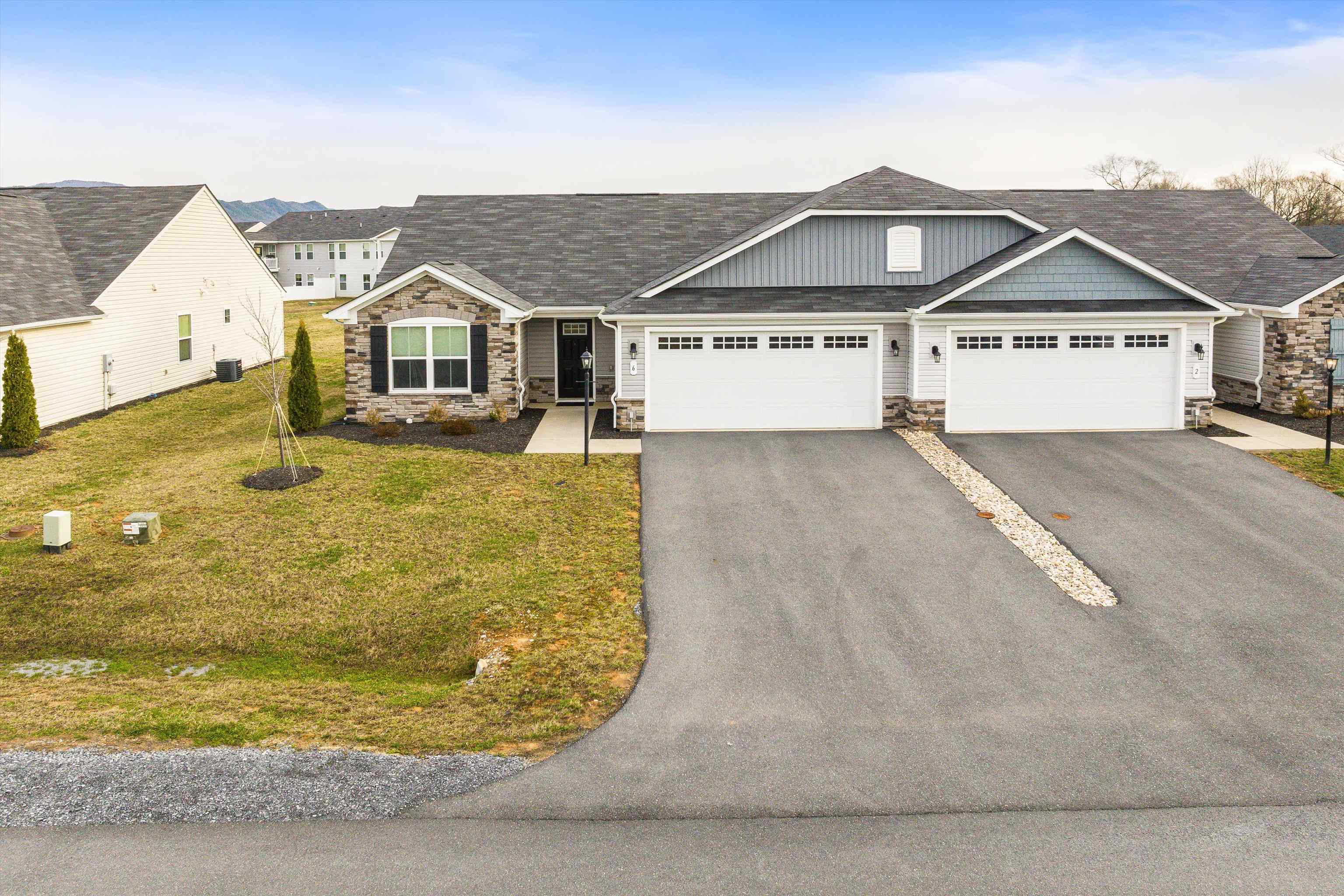 6 SOUTH PEAK DR, MCGAHEYSVILLE, Virginia 22840, 3 Bedrooms Bedrooms, ,2 BathroomsBathrooms,Residential,6 SOUTH PEAK DR,674346 MLS # 674346