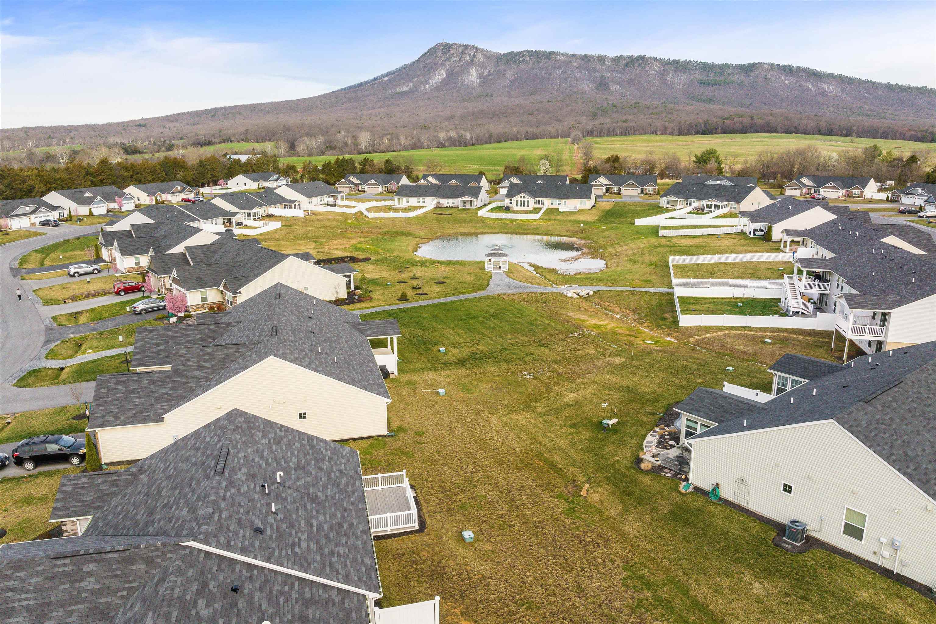 6 SOUTH PEAK DR, MCGAHEYSVILLE, Virginia 22840, 3 Bedrooms Bedrooms, ,2 BathroomsBathrooms,Residential,6 SOUTH PEAK DR,674346 MLS # 674346