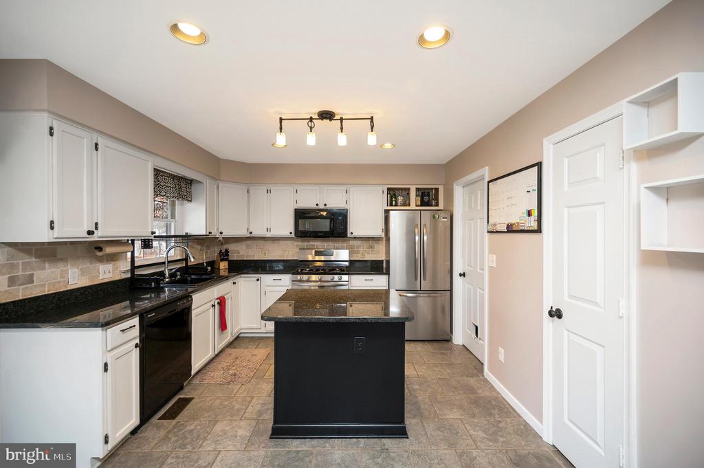 11912 OAKHURST DR, FREDERICKSBURG, Virginia 22407, 4 Bedrooms Bedrooms, ,2 BathroomsBathrooms,Residential,11912 OAKHURST DR,VASP2039674 MLS # VASP2039674