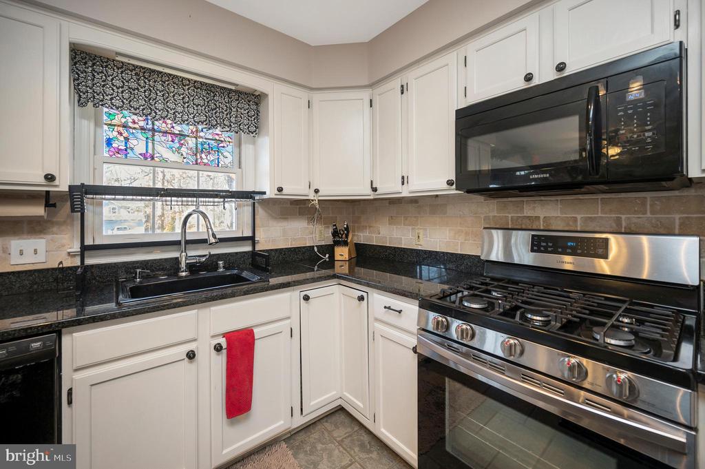 11912 OAKHURST DR, FREDERICKSBURG, Virginia 22407, 4 Bedrooms Bedrooms, ,2 BathroomsBathrooms,Residential,11912 OAKHURST DR,VASP2039674 MLS # VASP2039674