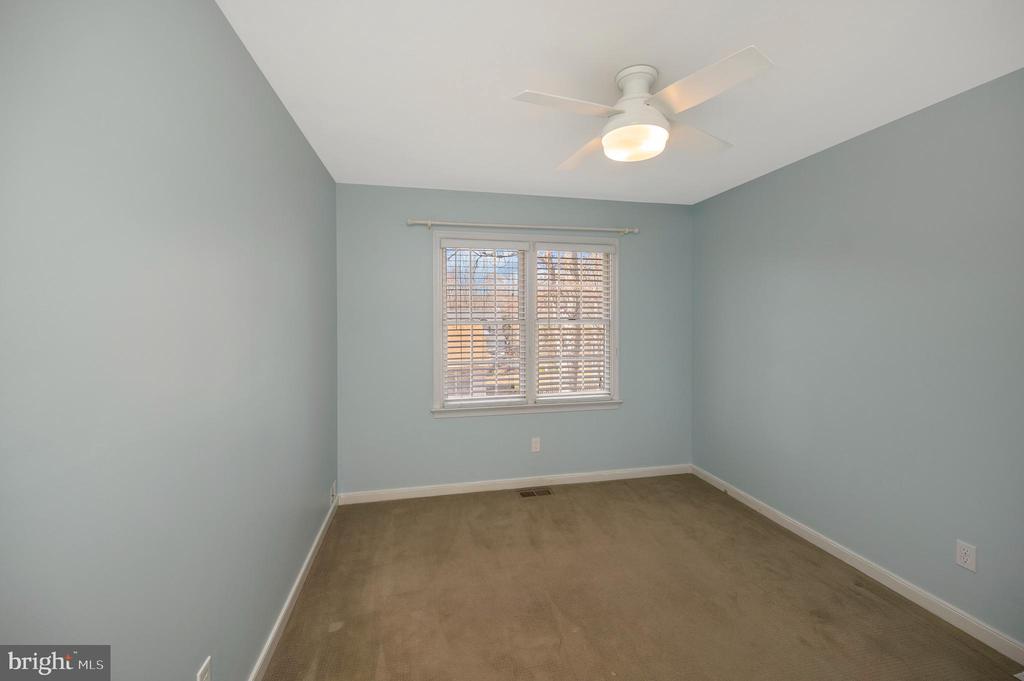 11912 OAKHURST DR, FREDERICKSBURG, Virginia 22407, 4 Bedrooms Bedrooms, ,2 BathroomsBathrooms,Residential,11912 OAKHURST DR,VASP2039674 MLS # VASP2039674