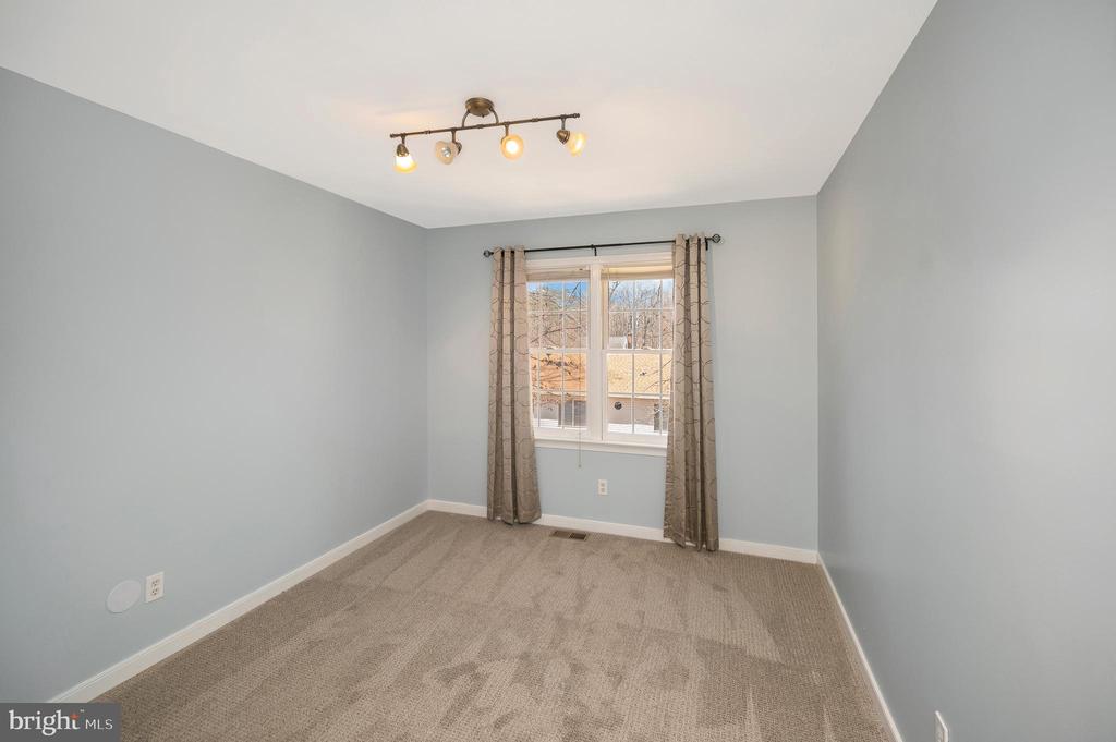 11912 OAKHURST DR, FREDERICKSBURG, Virginia 22407, 4 Bedrooms Bedrooms, ,2 BathroomsBathrooms,Residential,11912 OAKHURST DR,VASP2039674 MLS # VASP2039674