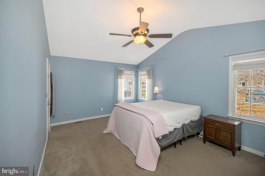 11912 OAKHURST DR, FREDERICKSBURG, Virginia 22407, 4 Bedrooms Bedrooms, ,2 BathroomsBathrooms,Residential,11912 OAKHURST DR,VASP2039674 MLS # VASP2039674